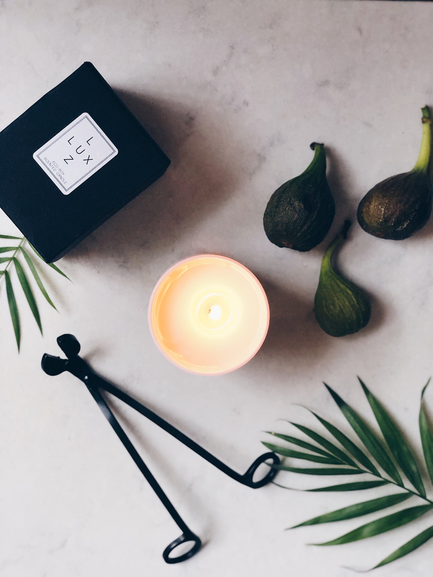 Gift combo: Signature scented candle and wick trimmer